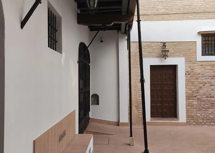 Hospederia Monasterio De San Leandro بيت ضيافة 3*