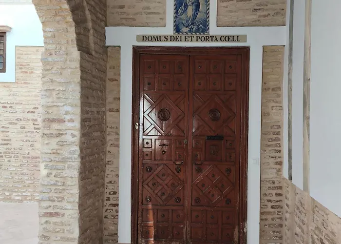 Hospederia Monasterio De San Leandro بيت ضيافة 3*