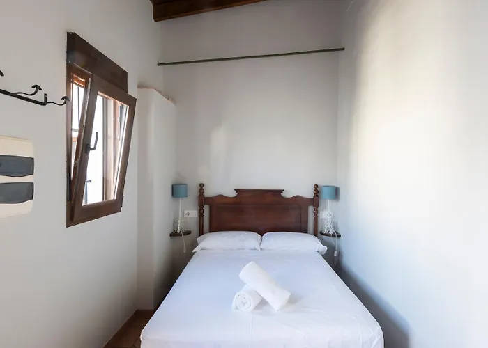 Hospederia Monasterio De San Leandro بيت ضيافة