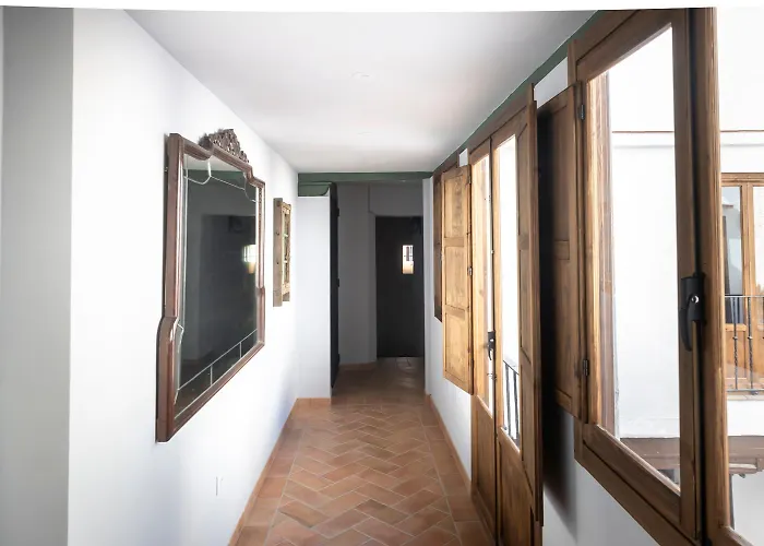 Hospederia Monasterio De San Leandro بيت ضيافة 3*